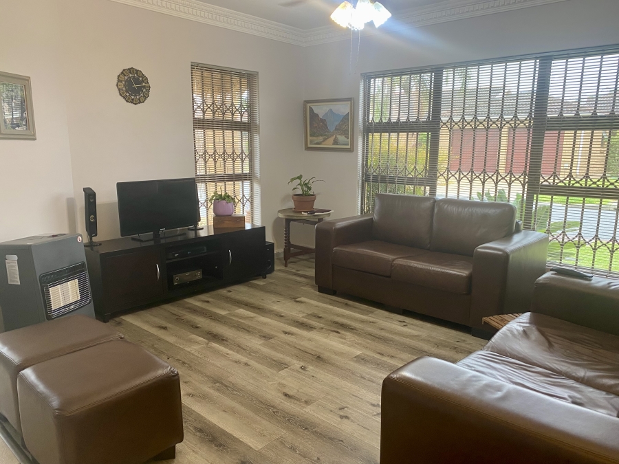 3 Bedroom Property for Sale in Sonstraal Heights Western Cape
